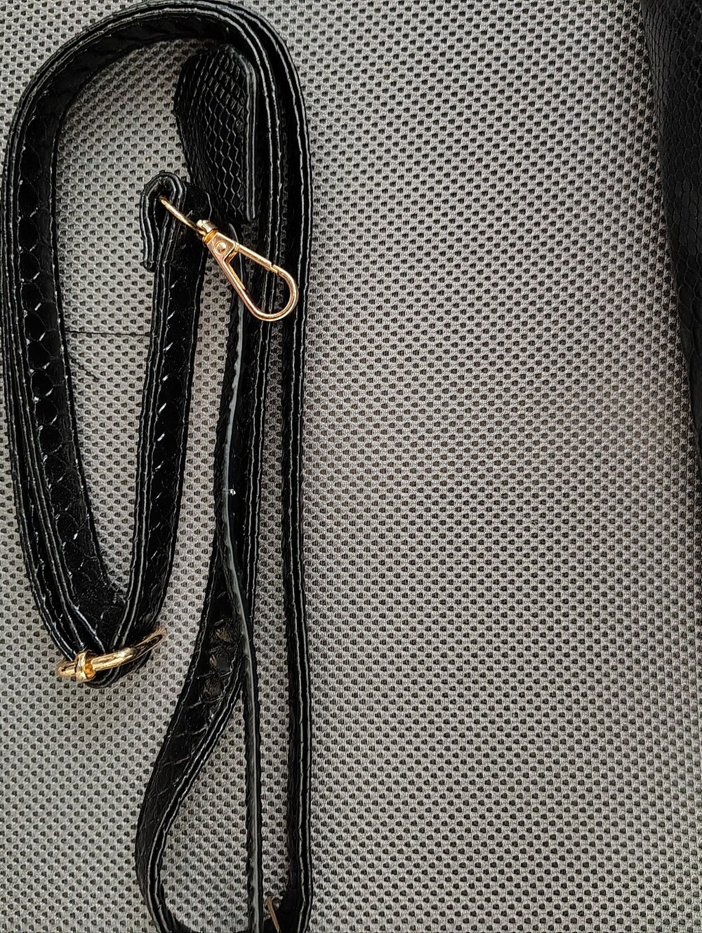 Brand New Fashion bag Black Faux Snake-Texture Top-Handle with Gold Hardware - Picture 4 of 4